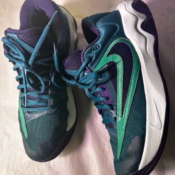 Nike Turquoise and Navy Athletic Shoes main image 4